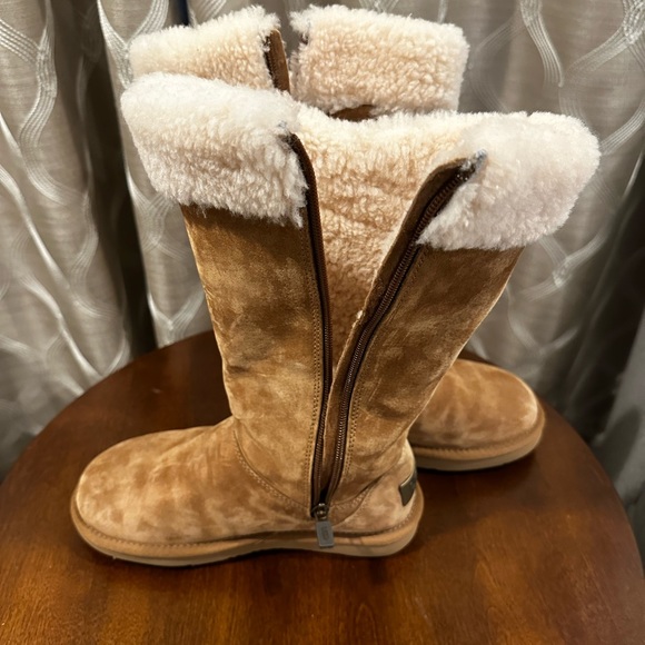 Women’s Ugg Tall Chestnut Brown Plumdale Cuff Pom Pom Zip Boots - Picture 6 of 16